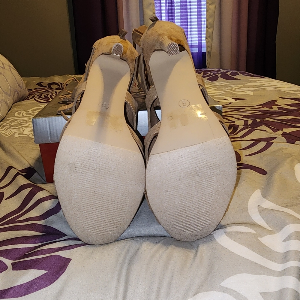 Heels - Picture 3 of 6